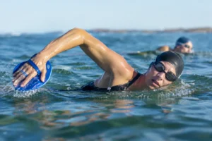 How to Use Swim Paddles Without Overdoing It